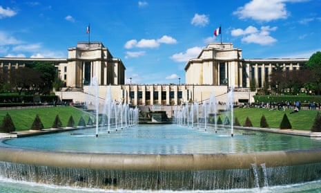 Fountains and the Palais de Chaillot at Paris’s Jardins du Trocadéro.