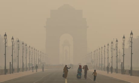 India Gate shrouded in fog.