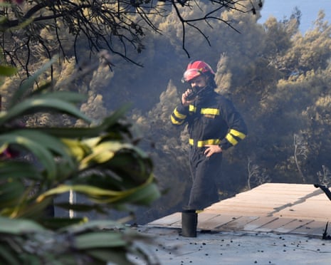 A large fire broke out last night in Lokva Rogoznica and spread to the area above Omiš, Split.