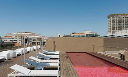 Lumen rooftop pool hotel lisbon