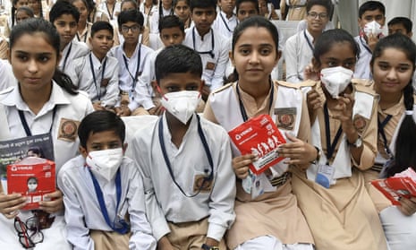 The Delhi government plans to distribute pollution masks to to all schoolchildren. 