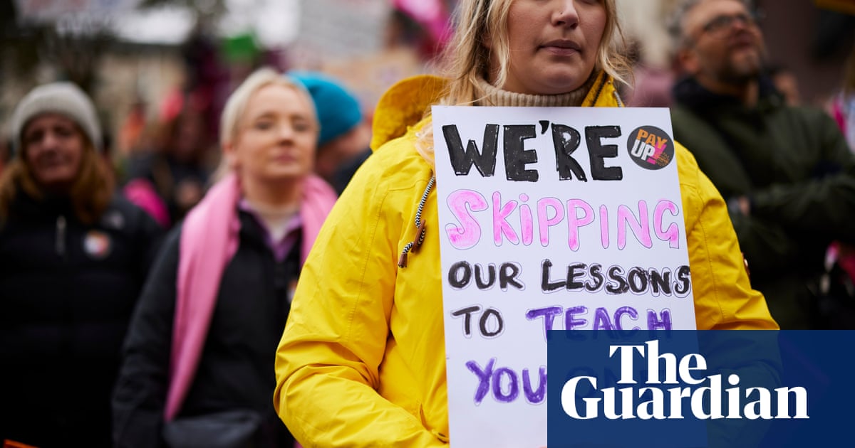 pupils-in-england-face-missing-five-school-days-as-neu-backs-more-strikes