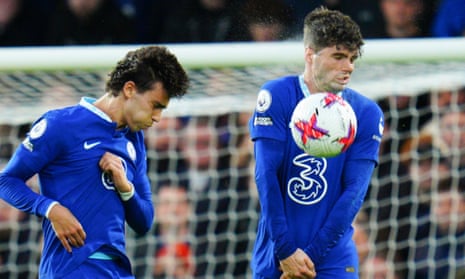 A free kick from Demarai Gray of Everton hits Christian Pulisic of Chelsea in the face