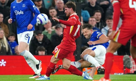 Everton condemn abuse of Tarkowski and family after wife posts of death threats | Everton | The Guardian