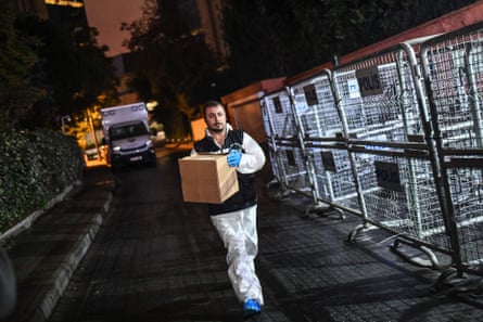 A Turkish forensic police officer carries a box at the Saudi Arabian consulate.