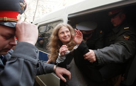 Maria Alyokhina being escorted to court in 2012