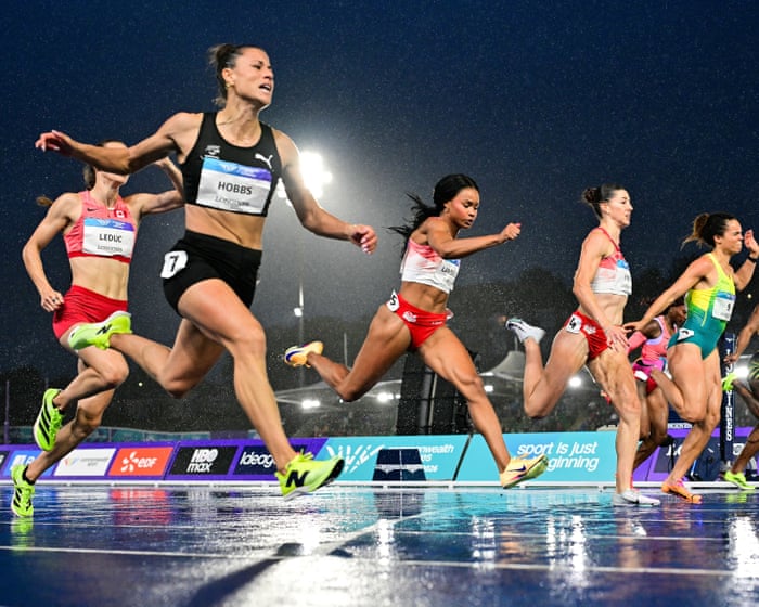 Amy Hunt settles for 100m silver as Zoe Hobbs secures Commonwealth gold
