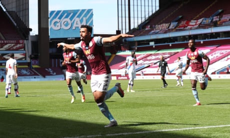 Raul Jimenez Boosts Wolves European Hopes And Sinks Sorry Everton Premier League The Guardian