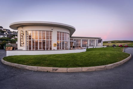 Art deco style building with grass lawn in front of it.