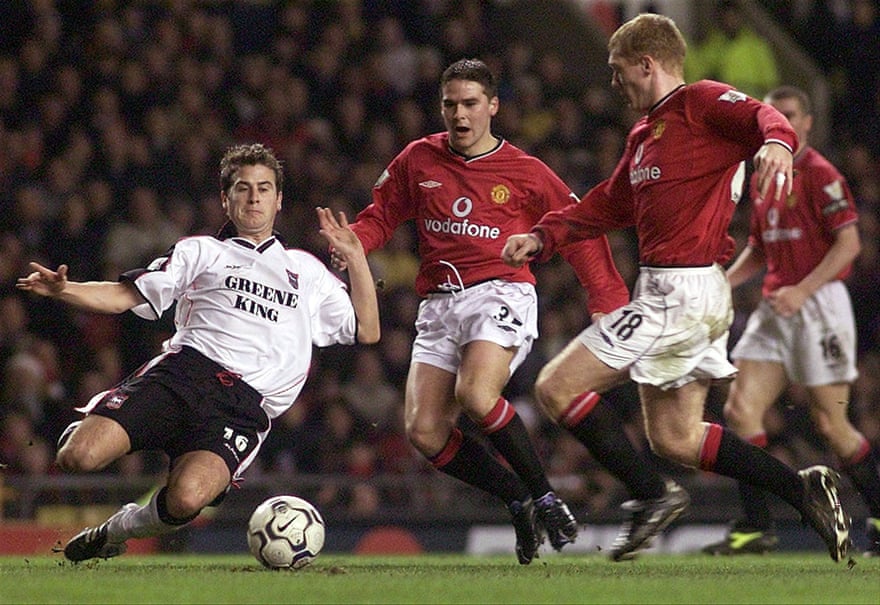 David Healy plays for Manchester United at Old Trafford in 2000