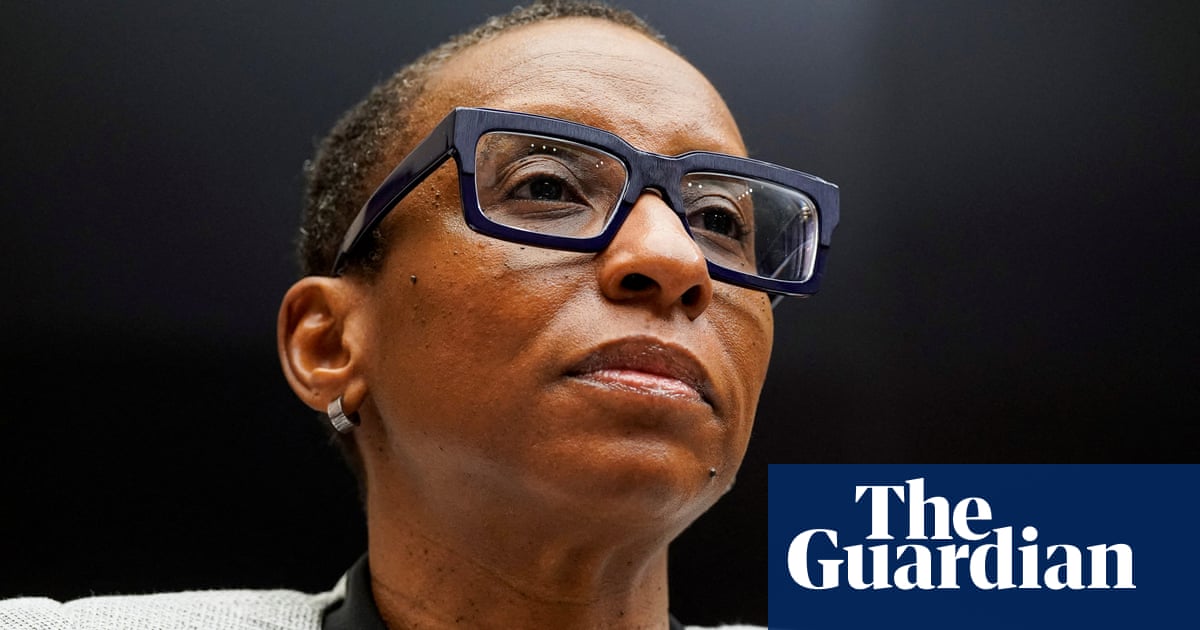 Ден след като подаде оставка първият чернокож президент на университета