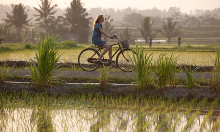 Julia Roberts riding a bike in Bali in the film Eat Pray Love