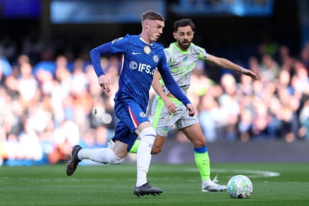 Cole Palmer of Chelsea runs at Bernardo Silva of Manchester City