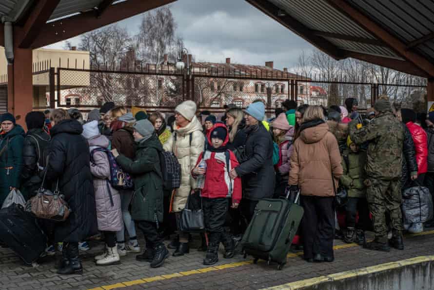 Hundreds of Ukrainians arrive at Przemyśl train station from the Ukrainian city of Lviv