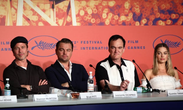 Brad Pitt, Leonardo DiCaprio, Tarantino and Margot Robbie at the press conference.