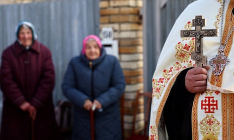 Ukrainian military chaplain Dionisii holds a service for servicemen and civilians to celebrate Orthodox Easter on the streets of Druzhkivka