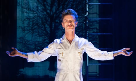 forslag Mursten Ved en fejltagelse Showmanism! review – astonishing lip-sync solo raises spirits | Theatre |  The Guardian