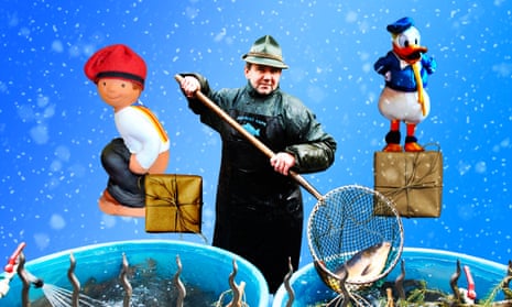 Donald Duck, carp in a bath and squatting statuettes: Christmas