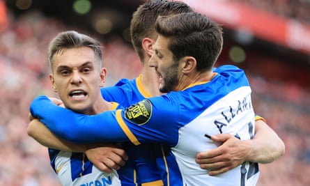 Leandro Trossard célèbre lors de sa performance lors du match nul 3-3 de Brighton à Liverpool