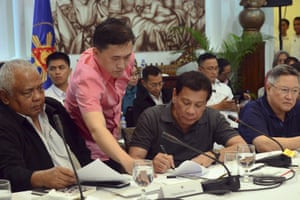 Rodrigo Duterte signs the report he submitted to congress for declaring martial law in Mindanao