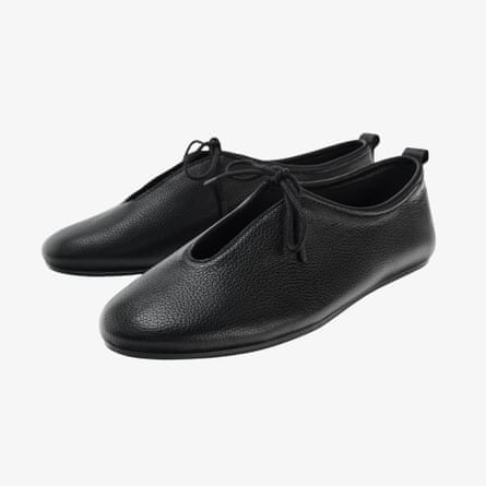 Zara LEATHER BALLET FLATS in black.
