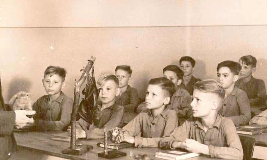 Biology and chemistry lessons at NPEA Rügen during the early 1940s.