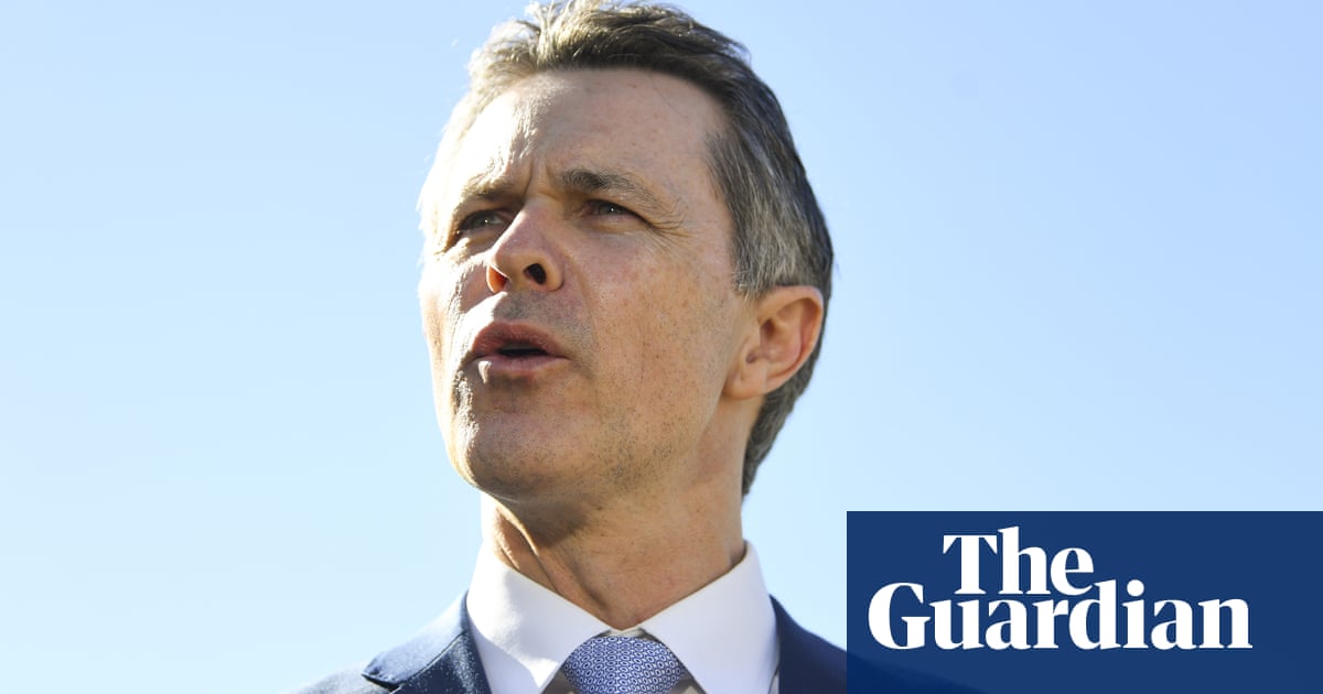Labor confirms it will allow schools to hire secular workers under chaplaincy program