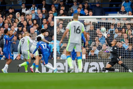 Nico O'Reilly scores Manchester City’s first goal against Chelsea.
