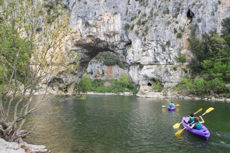 Καγιάκ στο Pont d'Arc, το Ardèche.
