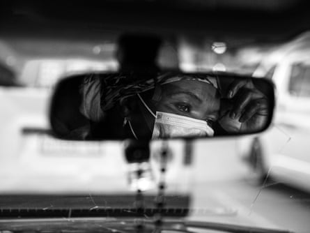 Londi in traffic while taking a delivery