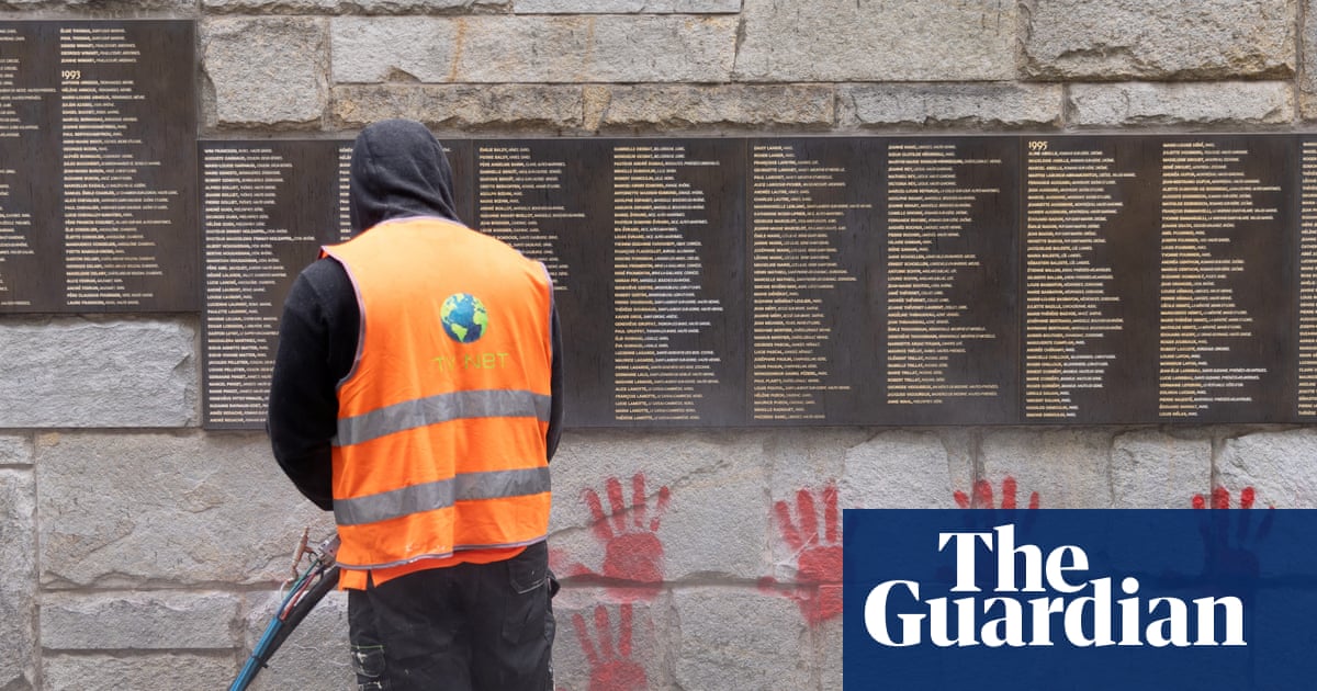 Russia link suspected as Bulgarians jailed for vandalising Paris Jewish memorial