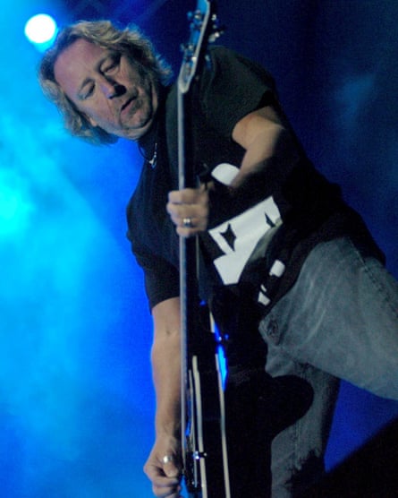Performing at the Super Rock festival, Portugal, in 2005.