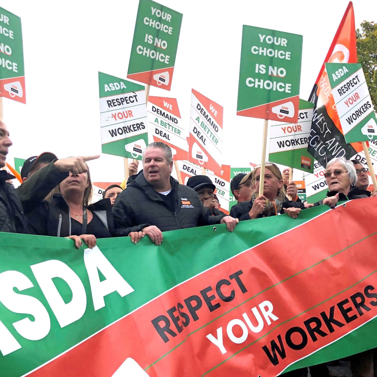 Asda Announces Pay Rise As Contract Row Continues Asda The Guardian