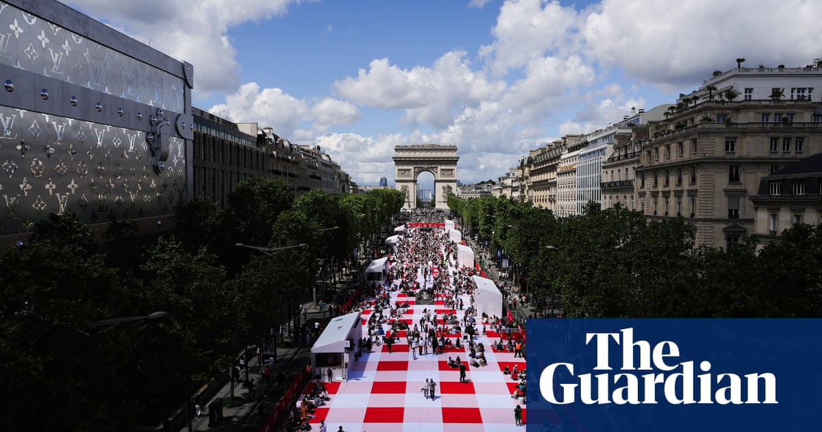 Thousands of Parisians take part in a free walk down the Champs-Élysées |  Paris Thousands of Parisians take part in a free walk down the Champs-Élysées |  Paris