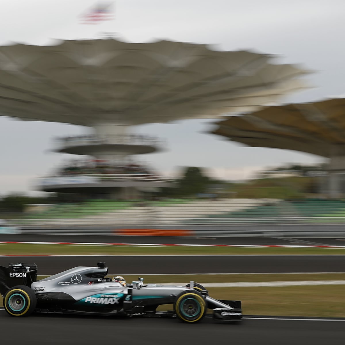 Lewis Hamilton S Emphatic Response To Nico Rosberg With F1 Malaysian Gp Pole Formula One 2016 The Guardian