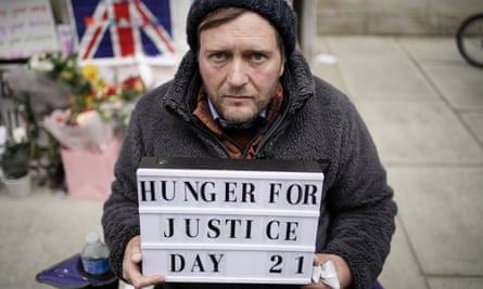 Man sat with sign: Hunger for Justice – Day 21