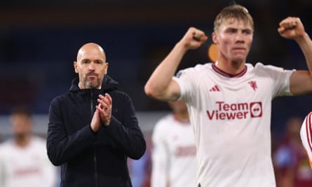 Erik ten Hag and Rasmus Højlund salute Manchester United’s fans at Burnley