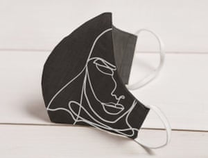 Sara Sidari linen face mask