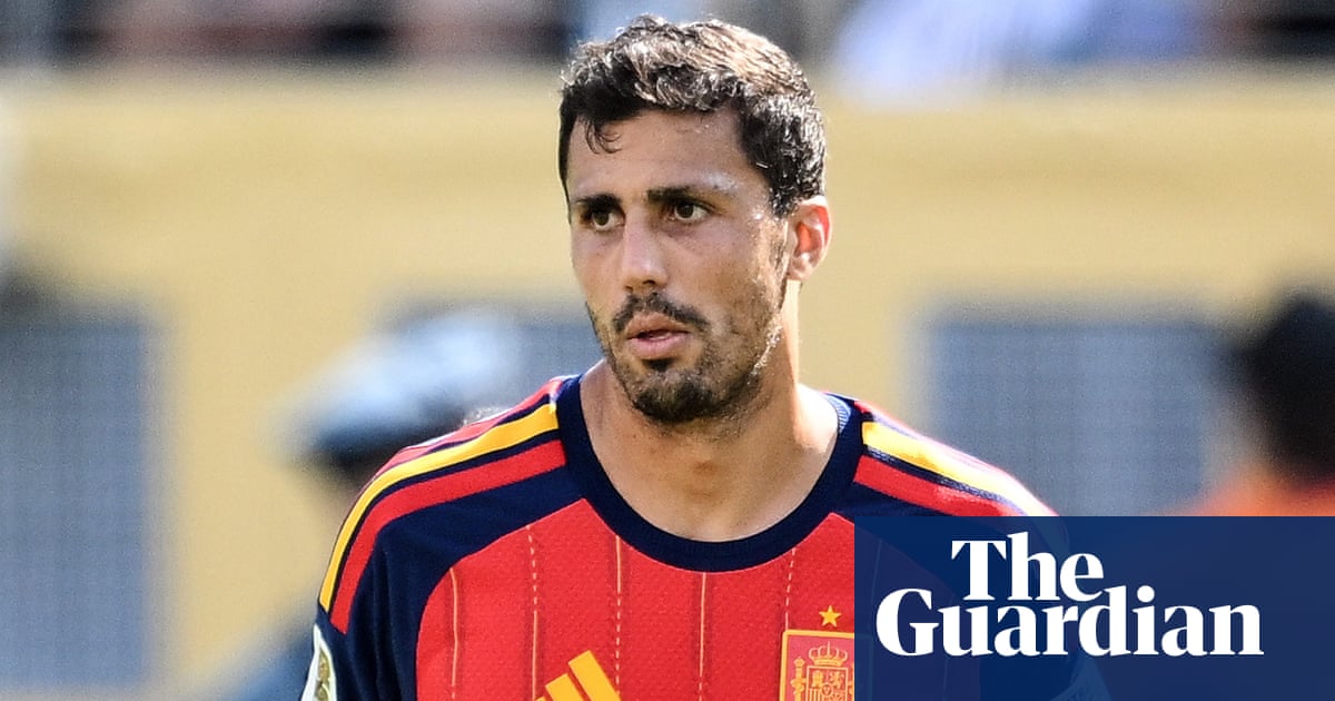 Barcelona make improved £51m bid for Rodri as Manchester City target Fernández