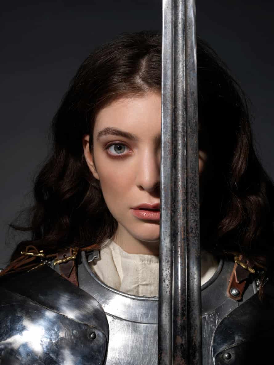 Lorde in armour, carrying a sword