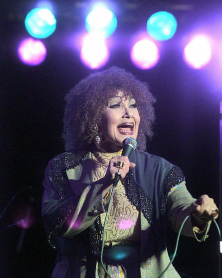 Laine singing with the John Dankworth Group at the Jacksonville jazz festival, Florida, in 1997