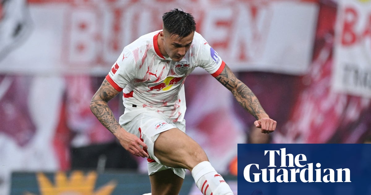 Howe admits Isak situation ‘far from ideal’ as Newcastle linked with Sesko