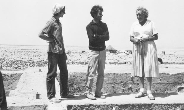 British School excavations at Umm Dabaghiyah, 1971. Marion Oakeshott, Walid Takriti and Diana Kirkbride stand on a baulk between trenches