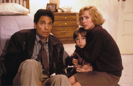 Sarandon with Catherine Hicks in Child’s Play, 1989. Family group looking scared.
