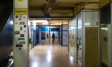 A corridor inside Stop.