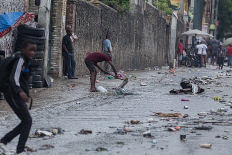People live in flooded areas under difficult circumstances in Port-au-Prince, Haiti, on October 29, 2025, as heavy rains from Hurricane Melissa begin to affect the region.