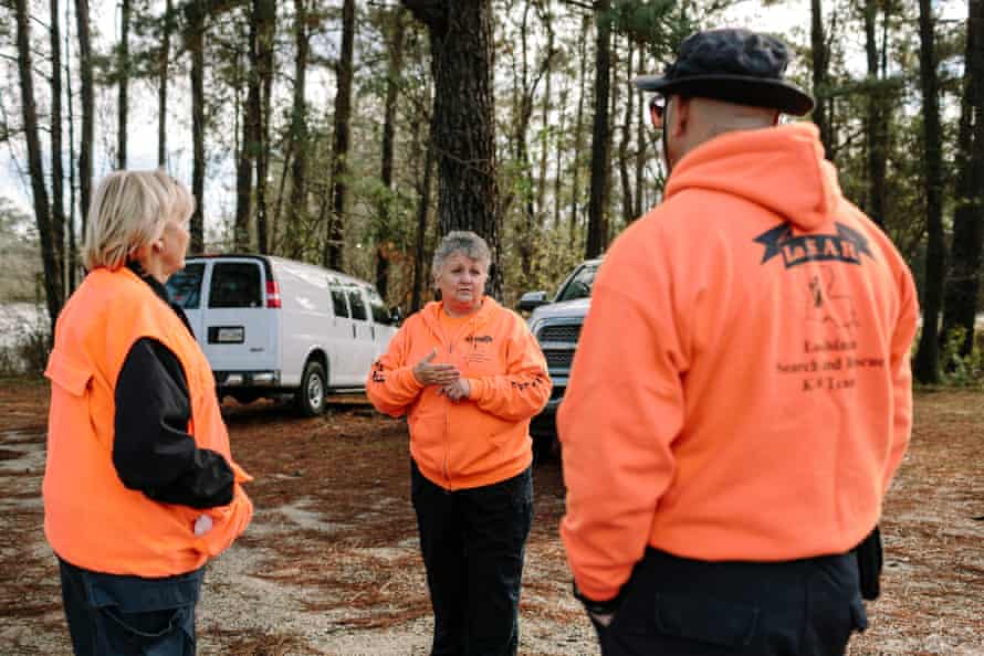 Lisa Higgins addresses other members of the Louisiana Search and Rescue Dog Team before the group’s training session.