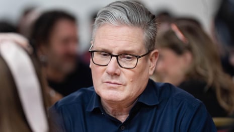 Keir Starmer dirigiéndose al Partido Laborista partidarios