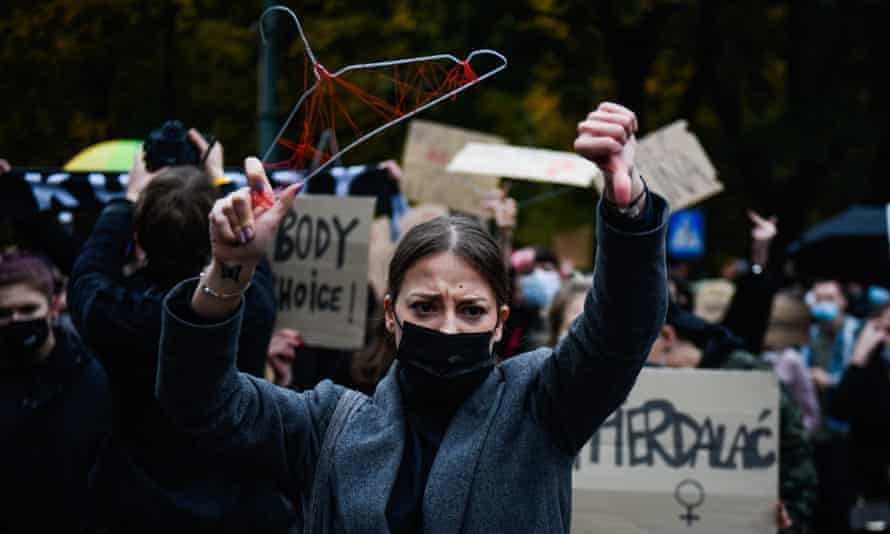 A pistillate protests successful Kraków against the tightening of termination laws successful Poland