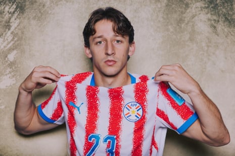Matias Galarza (23), do Paraguai, posa durante a sessão oficial de retratos da Copa do Mundo FIFA 2026